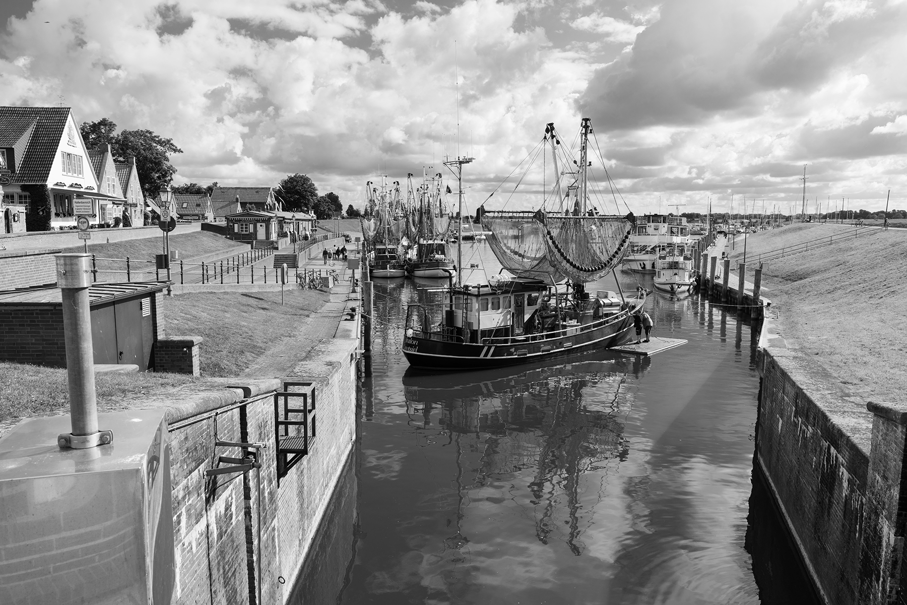 Krabbenkutter im Hafen