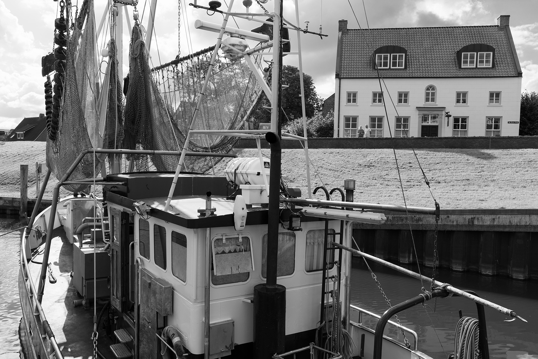 Krabbenkutter im Hafen